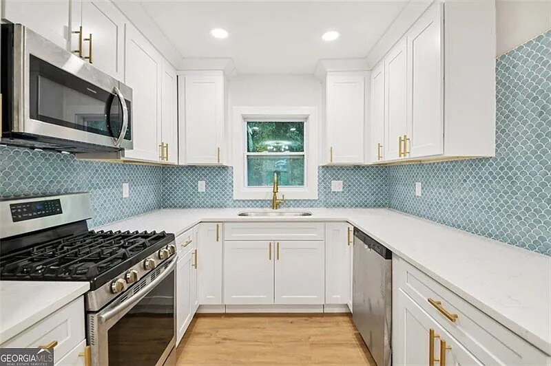 Building Photo - Room in House on Diana Dr SW