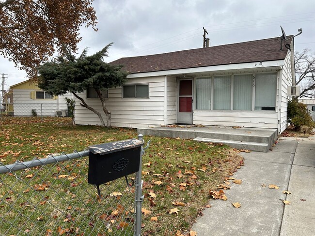 Building Photo - Cozy 3-Bedroom in Central Richland