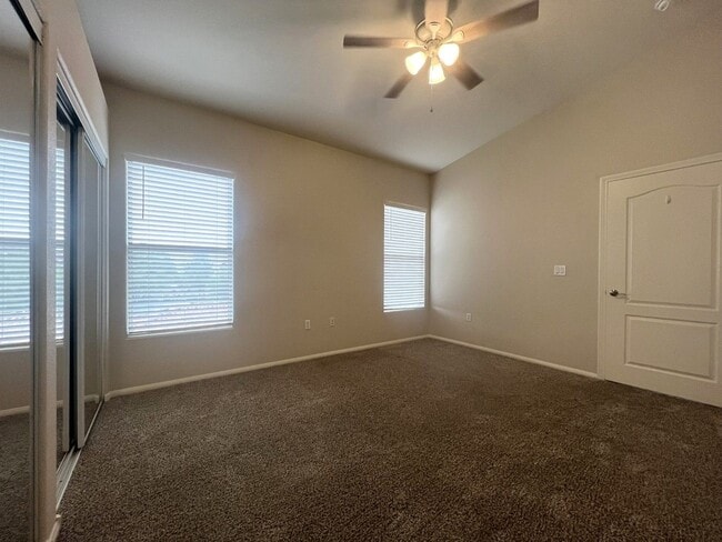 Building Photo - 2 BED / 2 BATH CONDO ON HORIZON RIDGE