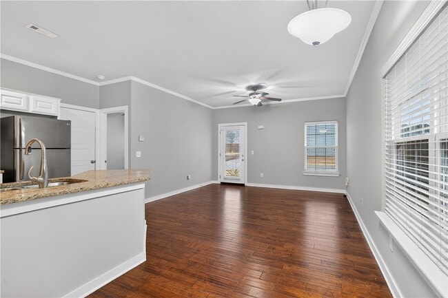 Building Photo - 2304 SW Juniper Ave