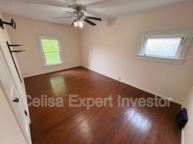 Building Photo - 3221 S Harrison St