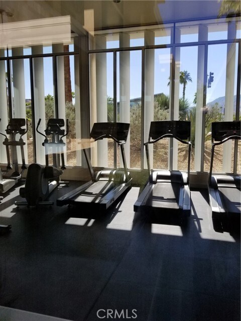 Building Photo - 850 E Palm Canyon Dr