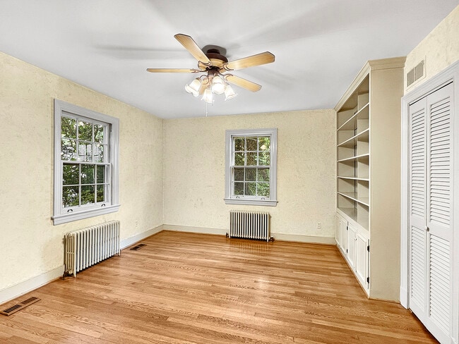 Bedroom 1 - 307 Indian Springs Rd