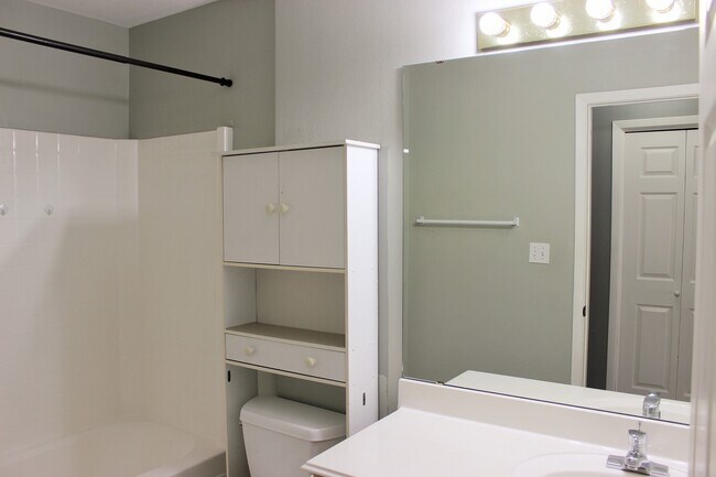 Building Photo - 347 Stone Hill Dr