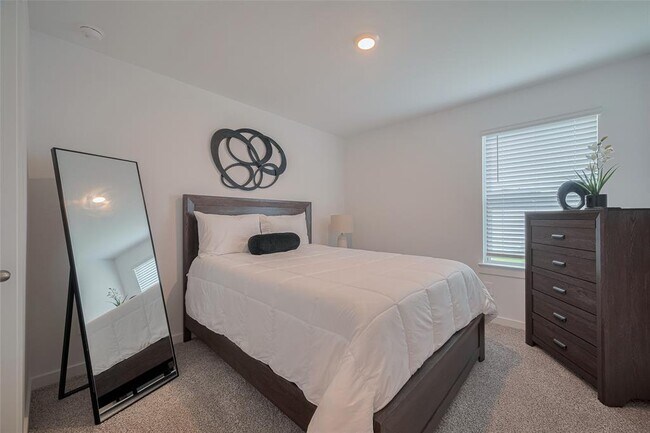 Building Photo - 3113 Crown Gate Dr