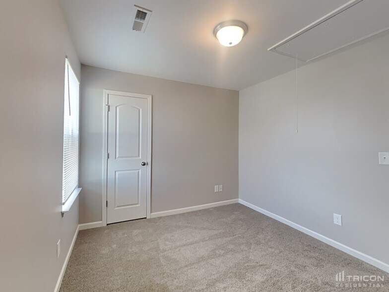 Building Photo - 105 Nora Dr