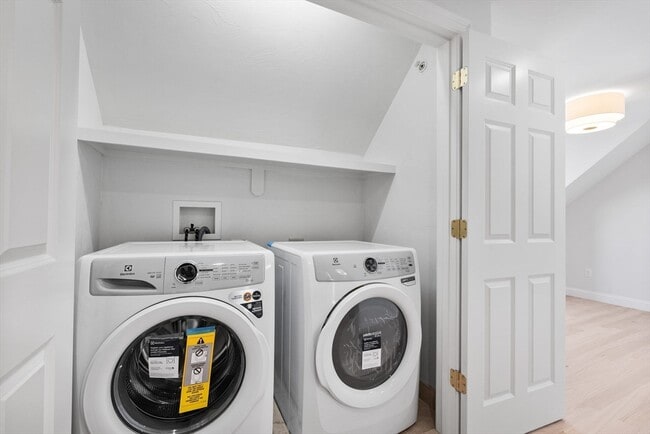 Building Photo - 7 Chatham Way