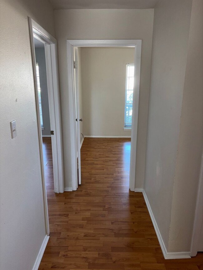 Building Photo - 3 Bedroom 2 Bathroom Georgetown Home