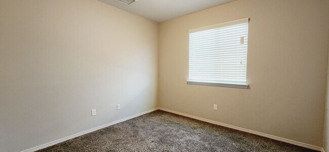 Building Photo - Stunning 4 bedroom, 2 bath home in East El Paso!