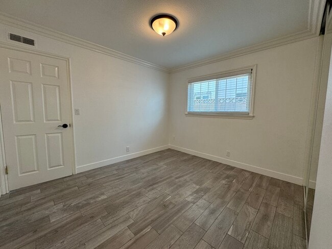 Building Photo - Beautiful 3Bd/2Ba Home With Pool Located I...