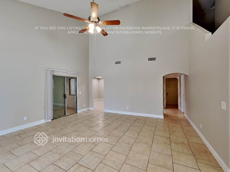 Building Photo - 5628 S 11th Dr