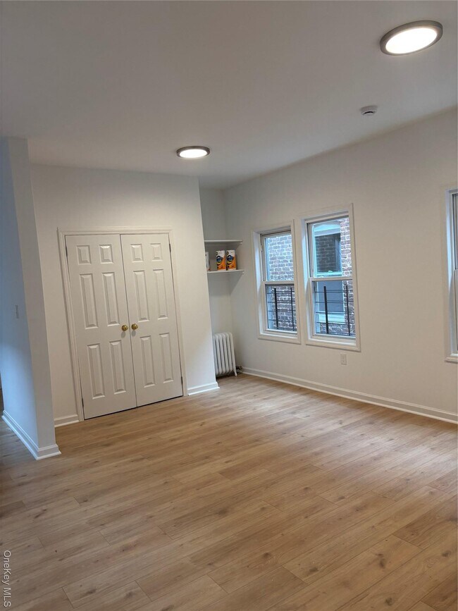 Building Photo - 10-59 McBride St