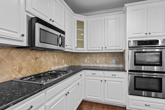 Building Photo - Luxury Highland Park Living