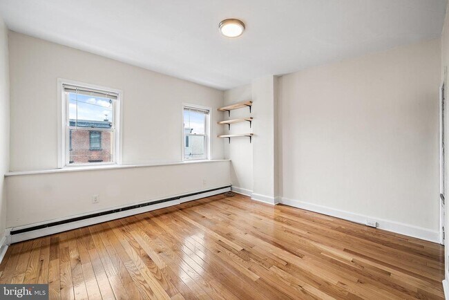 Building Photo - 2415 E Firth St