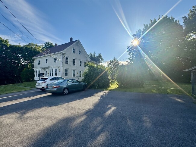 Building Photo - 39 Perry Ave