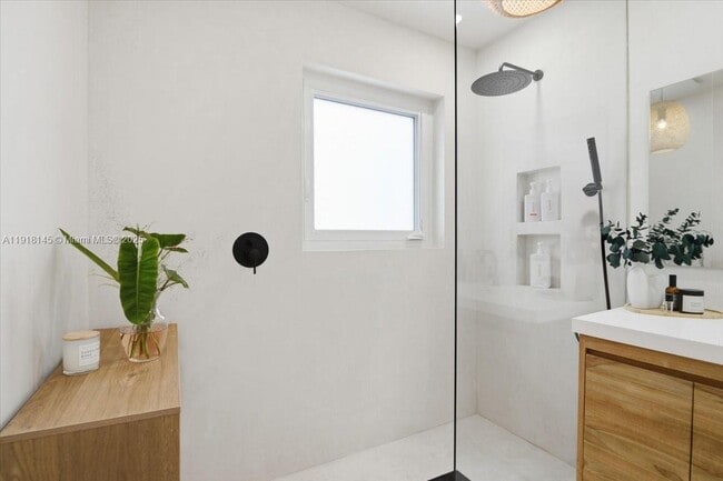 Building Photo - 753 NE 82nd Terrace