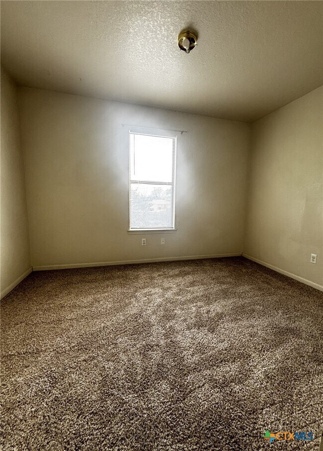 Building Photo - 308 Deloris Dr