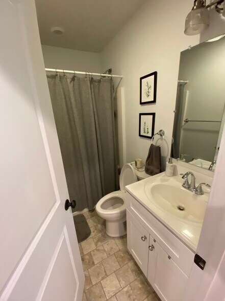 Building Photo - 12 Fern St