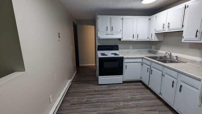 Building Photo - MN Cedar Village (809)