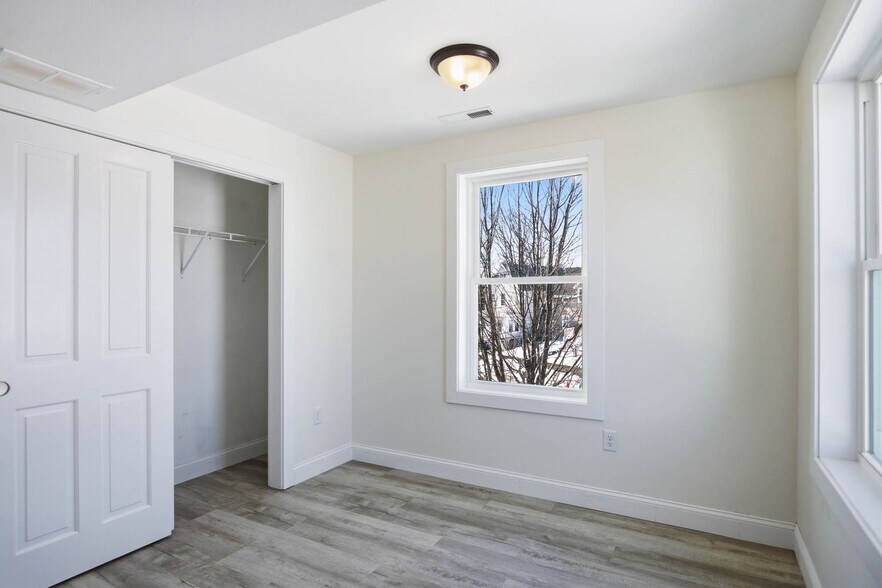 Building Photo - 23 Blake St