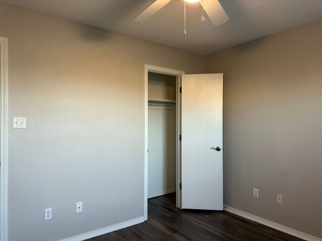 Building Photo - Gorgeously Updated 3 Bed 2 Bath 2 Car Garage