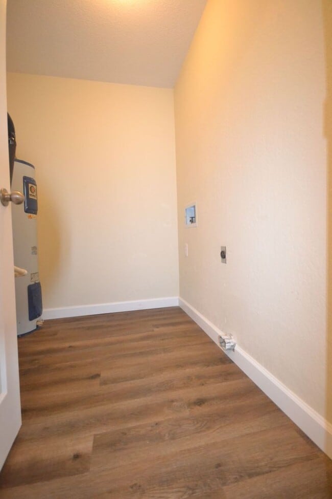 Building Photo - Bearcat Apartment