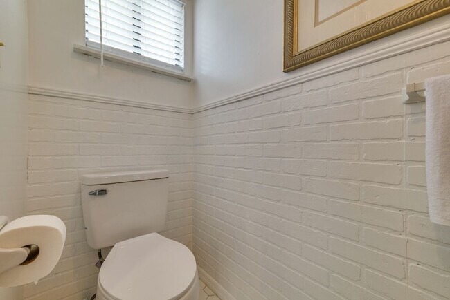 Building Photo - 929 Ariana St
