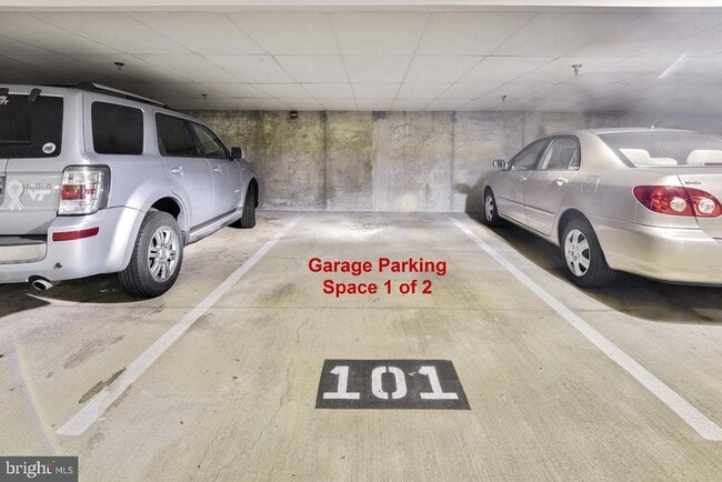 Building Photo - 502 W Broad St