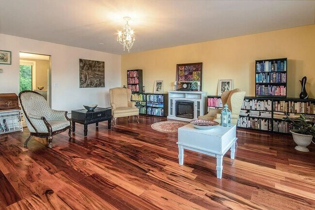 Building Photo - Townhouse for Rent – South Burlington, VT