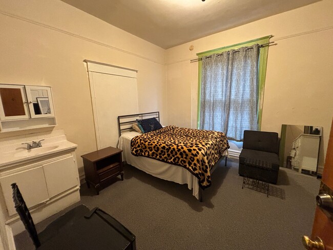 Building Photo - 1038-1098 Larkin St