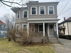Building Photo - 92 Oak Ave