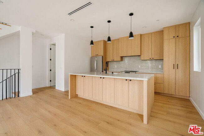 Building Photo - 1201 N McCadden Pl