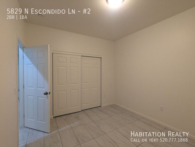 Building Photo - 5829 N Escondido Ln