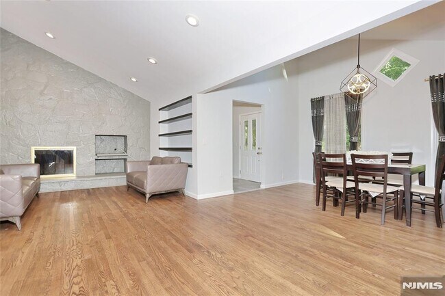 Building Photo - 69 Pittis Ave