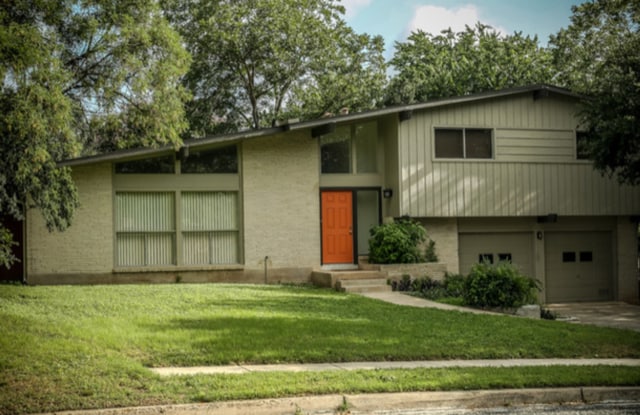 Building Photo - 3811 Ridgeline Dr