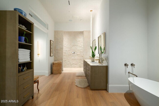 Building Photo - 50 W Palm Ln