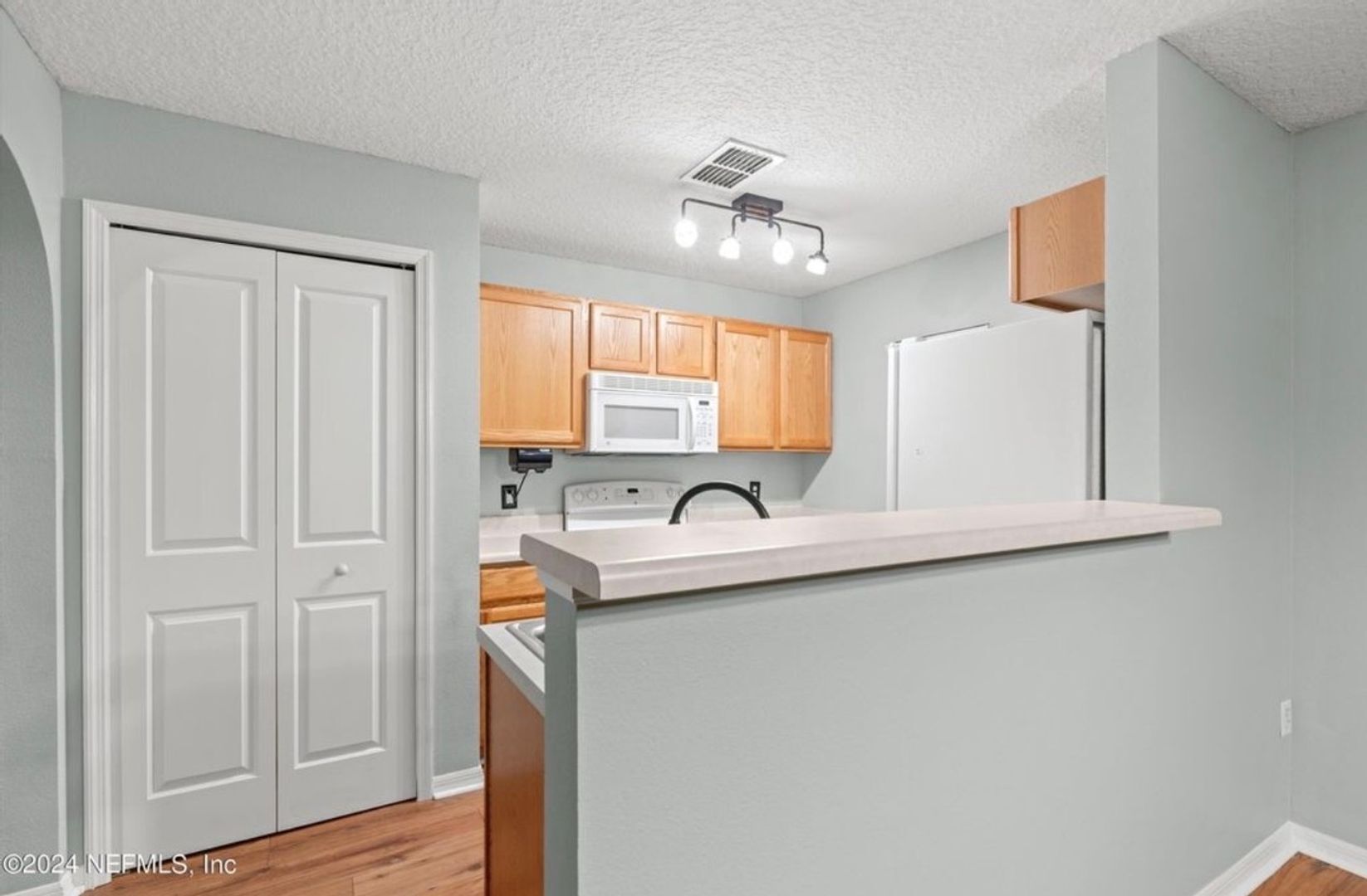 Building Photo - 11565 Hickory Oak Dr