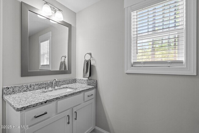 Building Photo - 594 E L Ives Dr