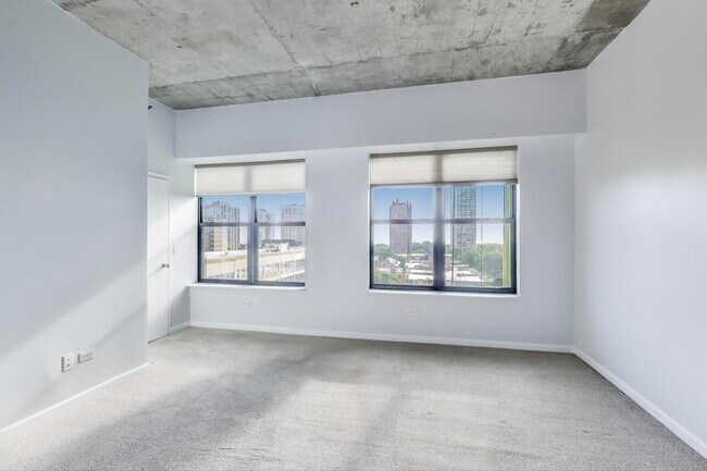 Building Photo - 1122 W Catalpa Ave