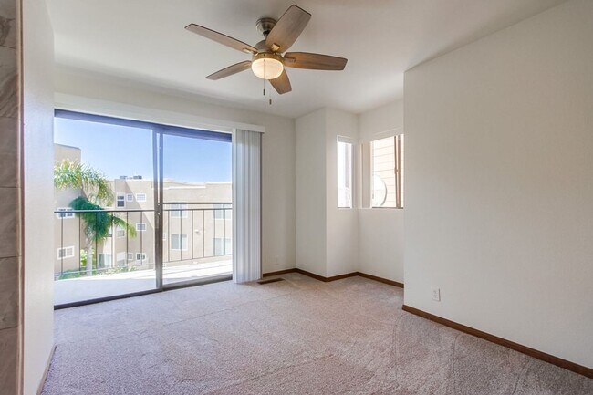 Building Photo - Prime Carlsbad Location - Available Now!