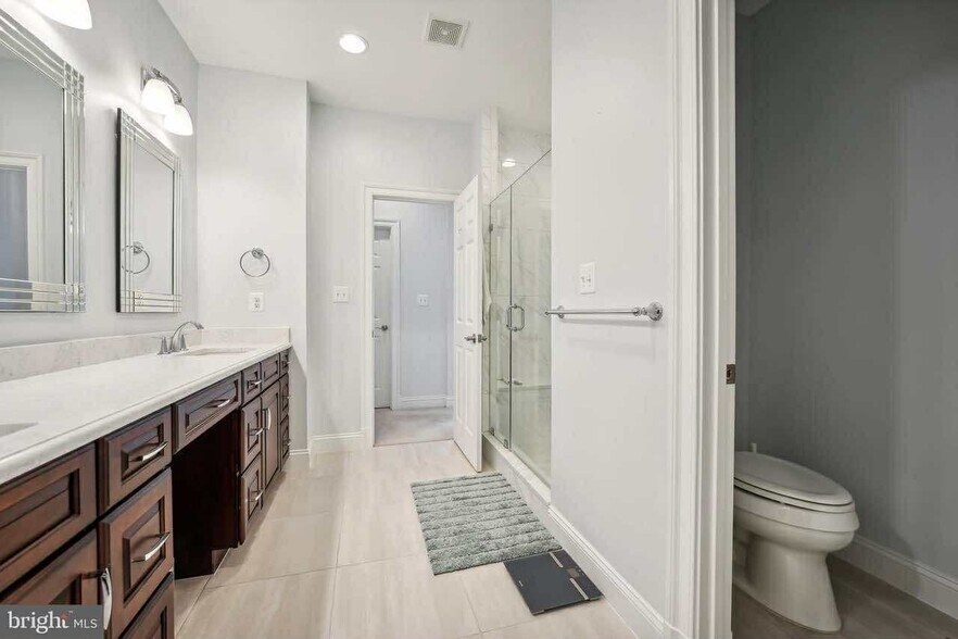 Building Photo - 10669 Yorktown Ct