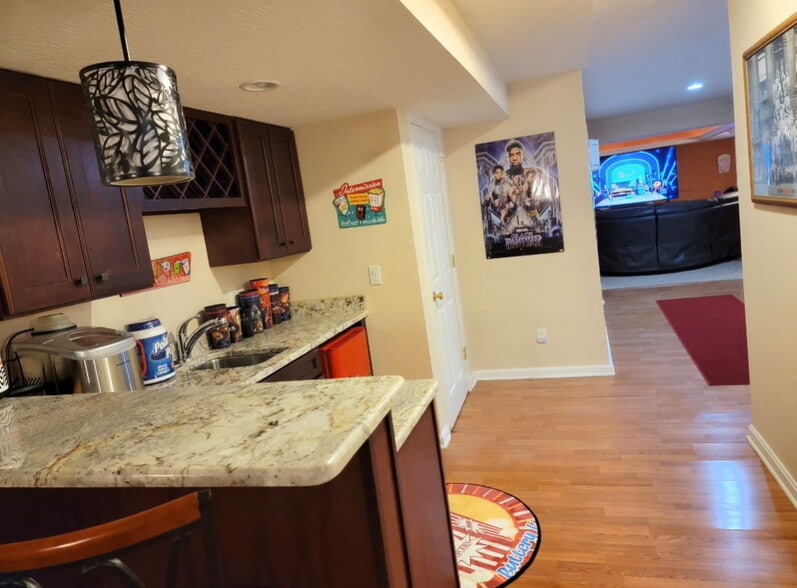 Basement-Bar area-2026 - 1522 Heritage Lake Dr