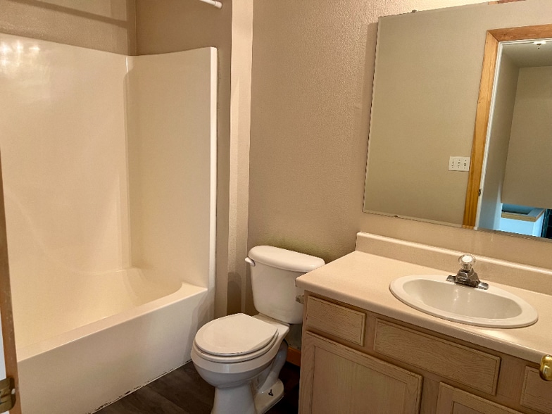 Building Photo - 2515 Lily Dr