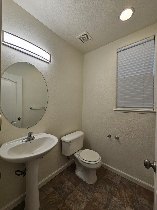 Building Photo - 8 Halsey Pl