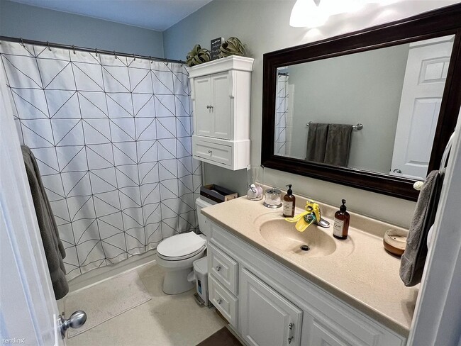 Building Photo - 2669 Deake Ave