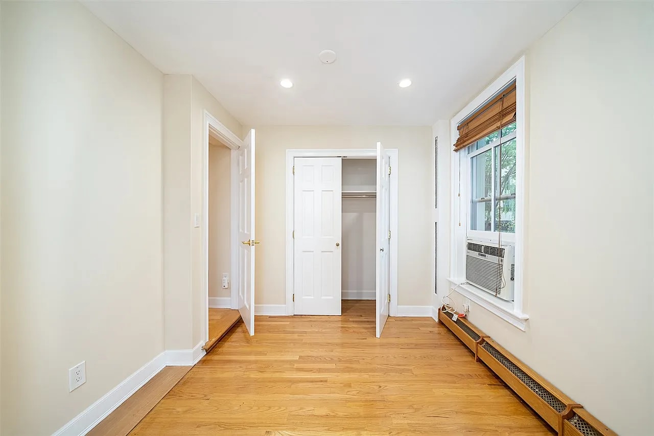 Building Photo - 116 Garden St