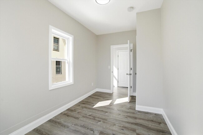 Building Photo - 254 Auburn St