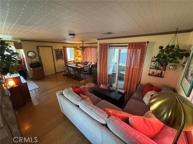 Building Photo - 428 N Hollywood Way