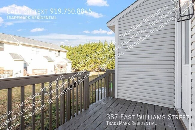 Building Photo - Gorgeous, Newly Renovated Townhome