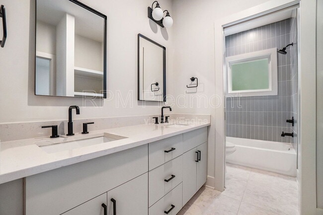 Building Photo - 1081 Hill St SE